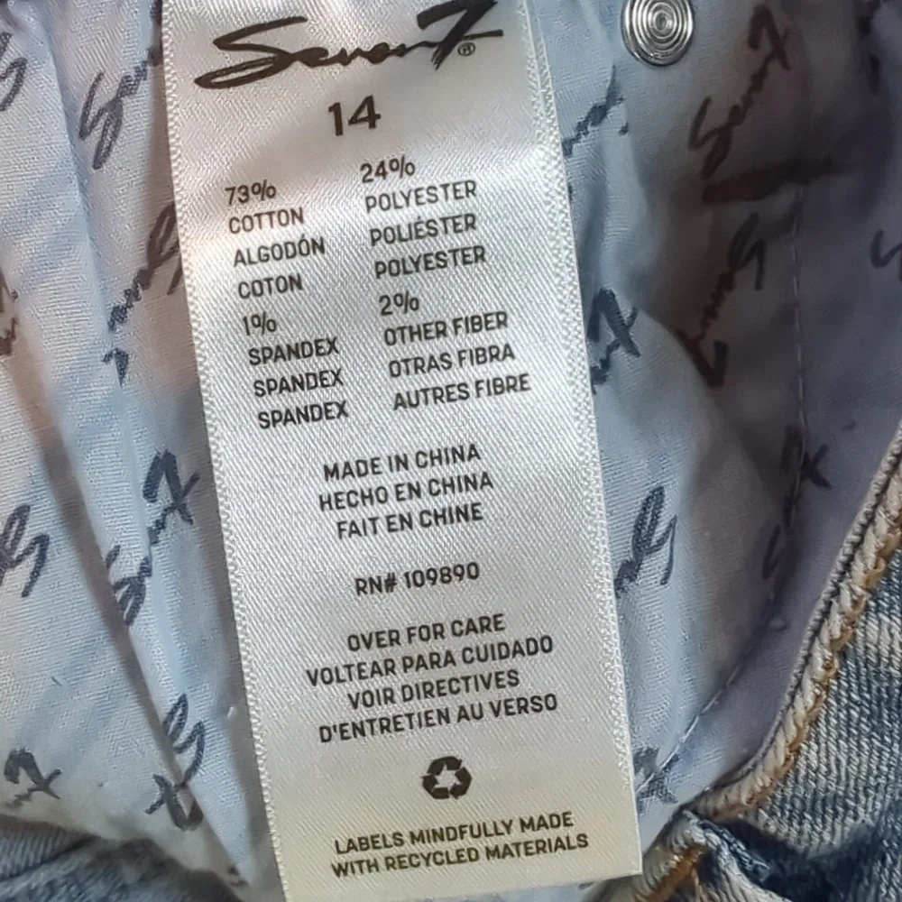 Seven7, Weekend Shorts, Light wash Jeans. Sz 14 - Picture 8 of 10